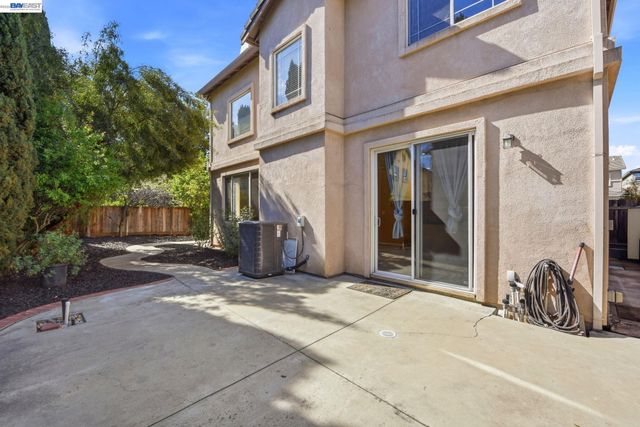 110 Pear LN, Union City, CA 94587