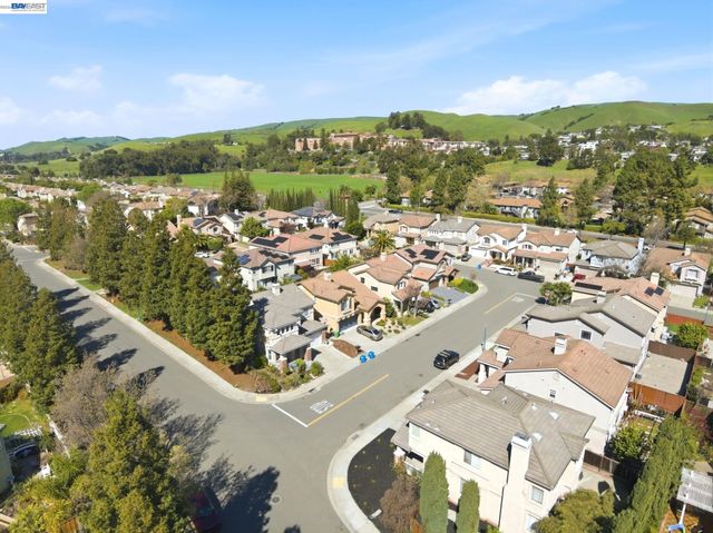 110 Pear LN, Union City, CA 94587