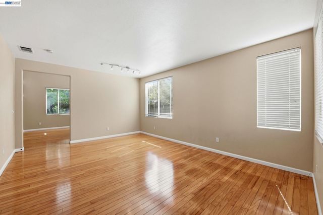 110 Pear LN, Union City, CA 94587