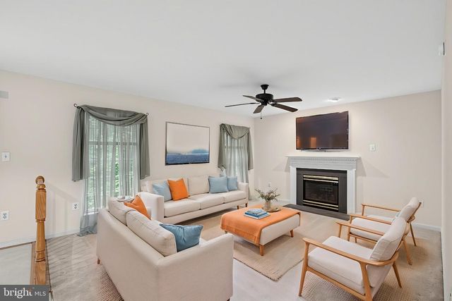 9514 HICKORY HILL DR, Fredericksburg, VA 22408