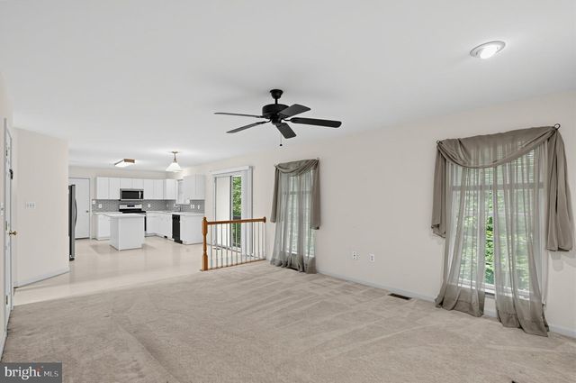9514 HICKORY HILL DR, Fredericksburg, VA 22408