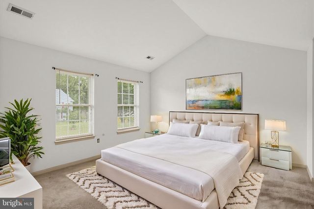 9514 HICKORY HILL DR, Fredericksburg, VA 22408