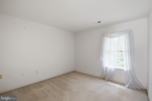 9514 HICKORY HILL DR, Fredericksburg, VA 22408