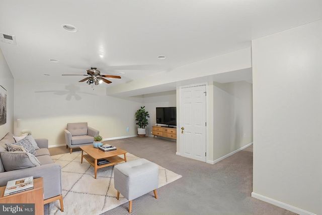 9514 HICKORY HILL DR, Fredericksburg, VA 22408