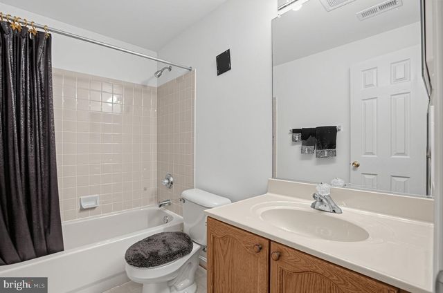 9514 HICKORY HILL DR, Fredericksburg, VA 22408