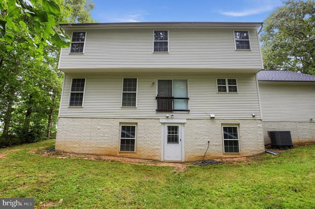 9514 HICKORY HILL DR, Fredericksburg, VA 22408