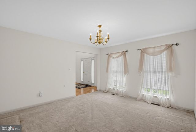 9514 HICKORY HILL DR, Fredericksburg, VA 22408