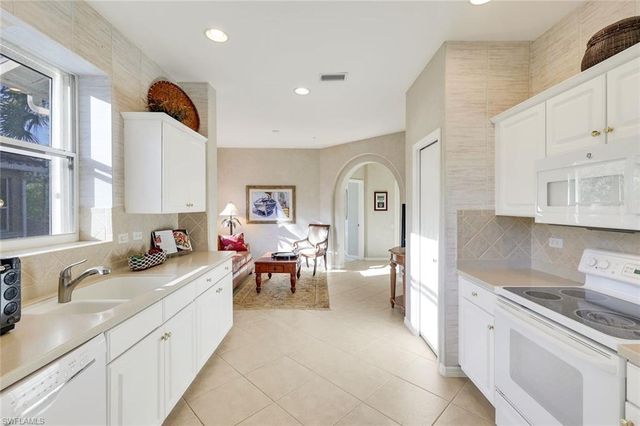 8490 Danbury BLVD # 205, Naples, FL 34120