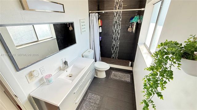 5685 NW 194th Ln, Miami Gardens, FL 33055