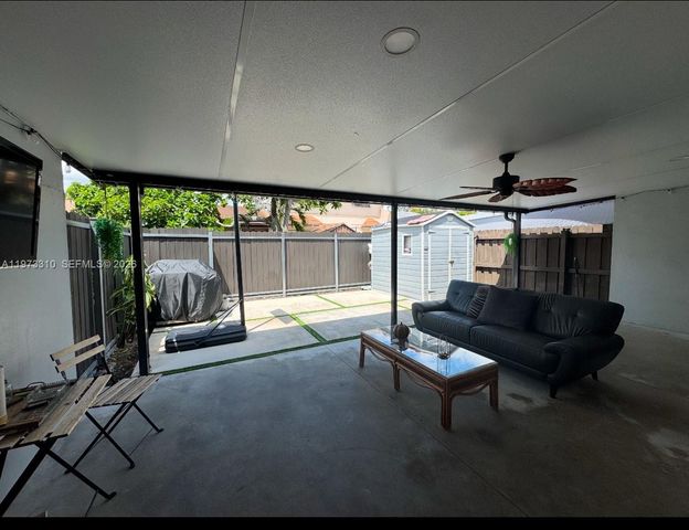 5685 NW 194th Ln, Miami Gardens, FL 33055