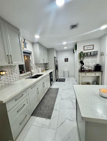 5685 NW 194th Ln, Miami Gardens, FL 33055