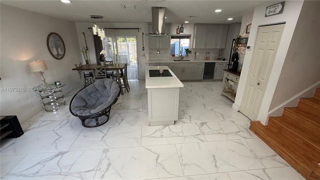 5685 NW 194th Ln, Miami Gardens, FL 33055