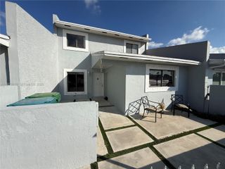 5685 NW 194th Ln, Miami Gardens, FL 33055