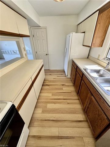 2326 Starfish RD, Virginia Beach, VA 23451