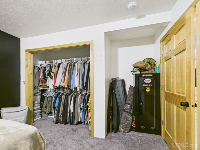 6909 N Connors Road, Munising, MI 49862