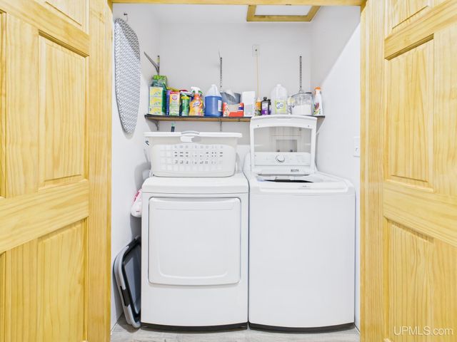 6909 N Connors Road, Munising, MI 49862