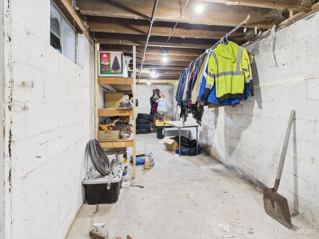 6909 N Connors Road, Munising, MI 49862