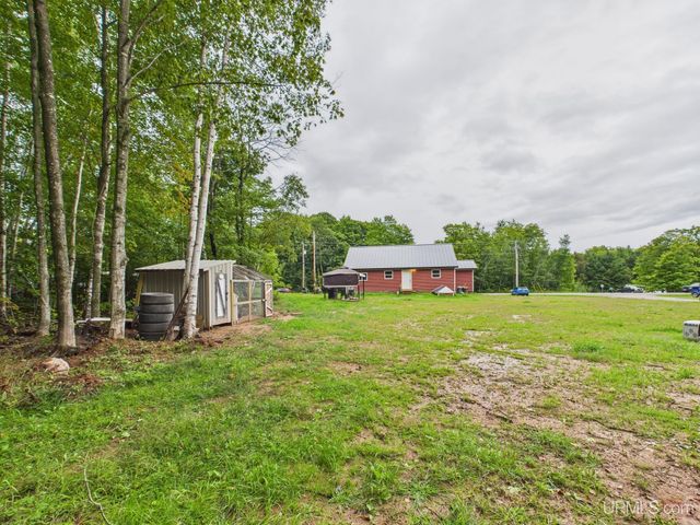 6909 N Connors Road, Munising, MI 49862