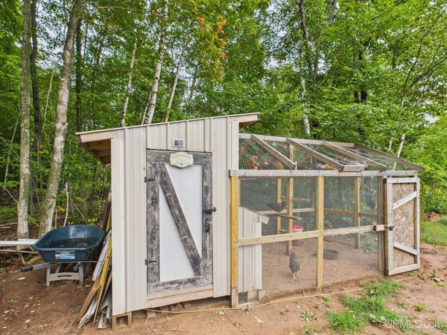 6909 N Connors Road, Munising, MI 49862