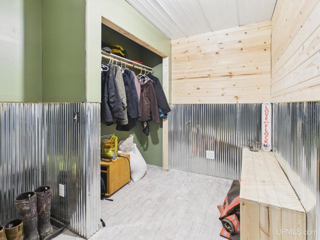 6909 N Connors Road, Munising, MI 49862