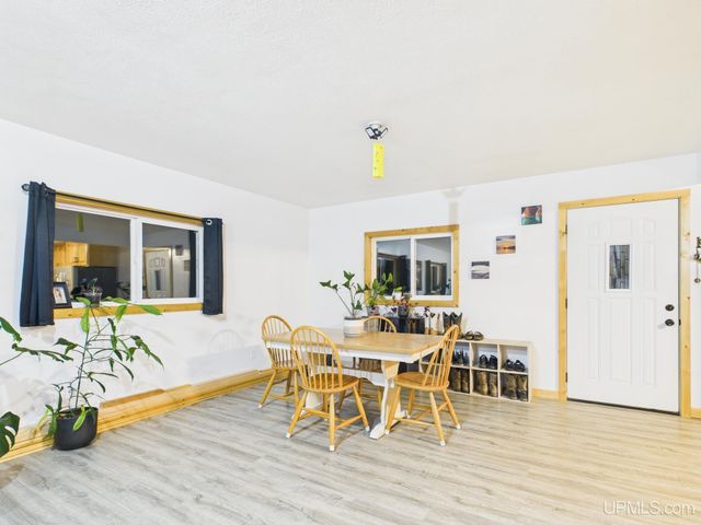 6909 N Connors Road, Munising, MI 49862