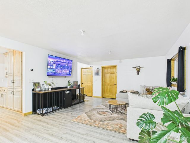 6909 N Connors Road, Munising, MI 49862