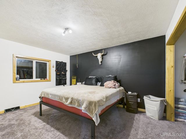 6909 N Connors Road, Munising, MI 49862