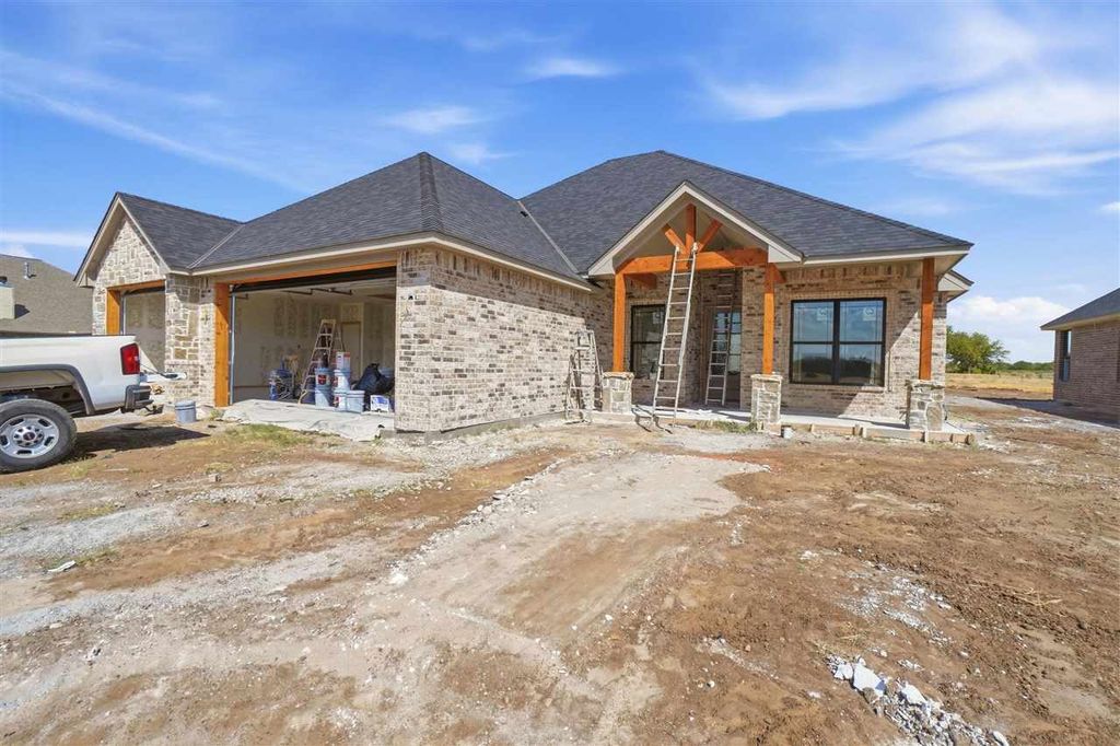 3802 NE Fieldcrest, Lawton, OK 73507