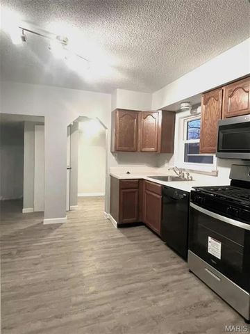 907 Pyramid Drive, Valley Park, MO 63088