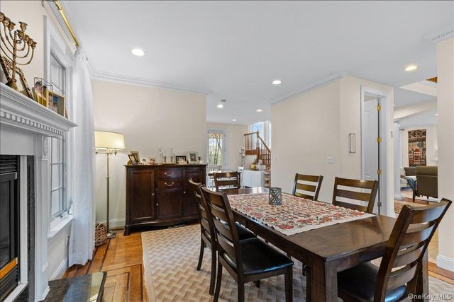 8 Wesey Court, Great Neck, NY 11024