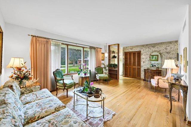 335 W Nicolet COURT, Glendale, WI 53217