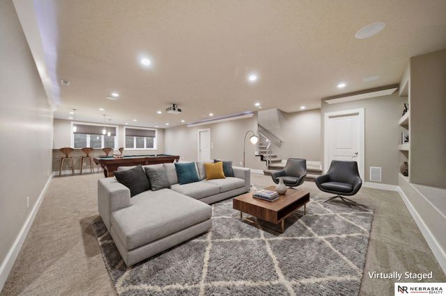9700 Thornwood Circle, Lincoln, NE 68512