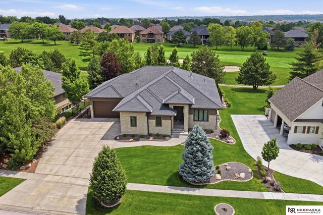 9700 Thornwood Circle, Lincoln, NE 68512