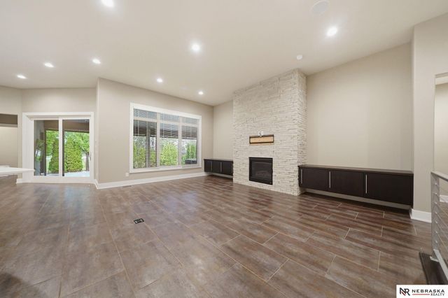 9700 Thornwood Circle, Lincoln, NE 68512