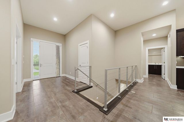 9700 Thornwood Circle, Lincoln, NE 68512