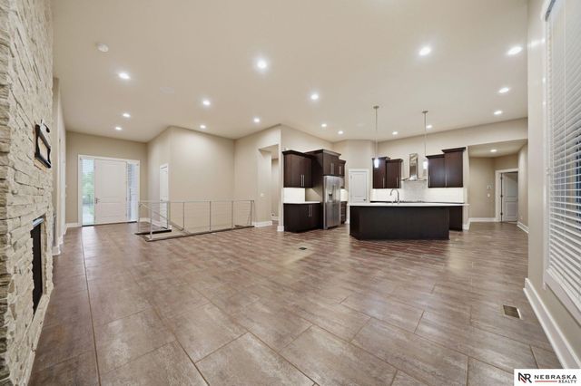 9700 Thornwood Circle, Lincoln, NE 68512
