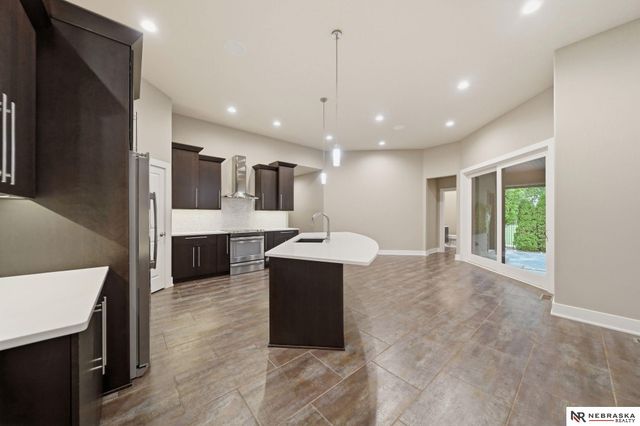 9700 Thornwood Circle, Lincoln, NE 68512