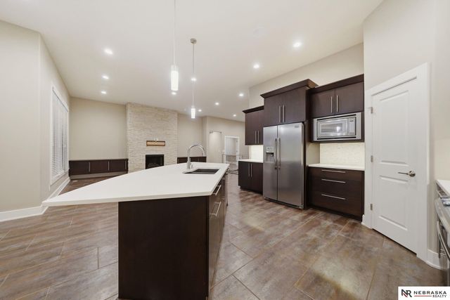 9700 Thornwood Circle, Lincoln, NE 68512