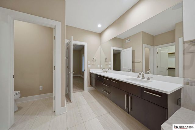 9700 Thornwood Circle, Lincoln, NE 68512