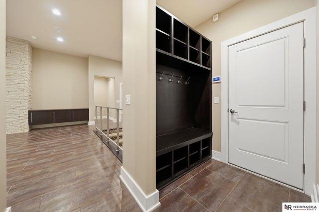 9700 Thornwood Circle, Lincoln, NE 68512