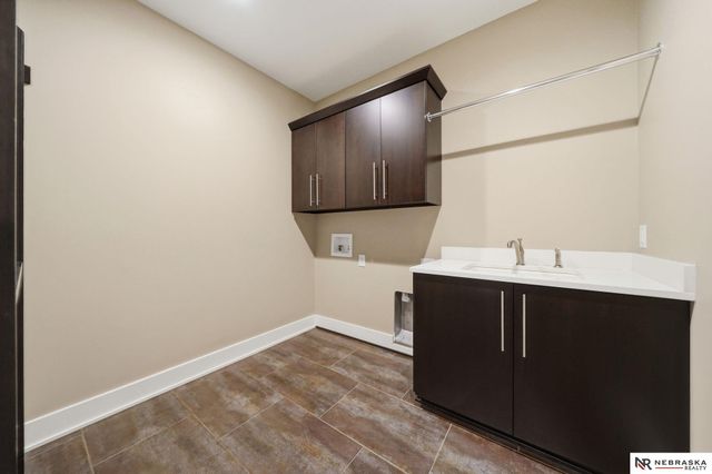 9700 Thornwood Circle, Lincoln, NE 68512