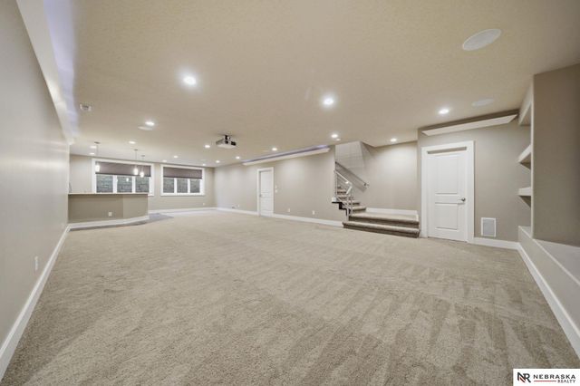 9700 Thornwood Circle, Lincoln, NE 68512