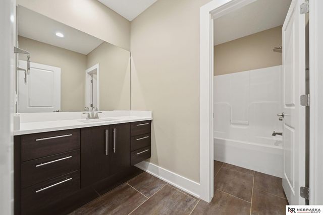 9700 Thornwood Circle, Lincoln, NE 68512