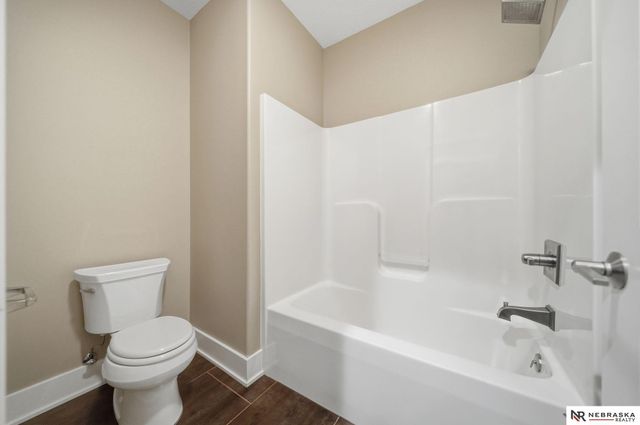 9700 Thornwood Circle, Lincoln, NE 68512