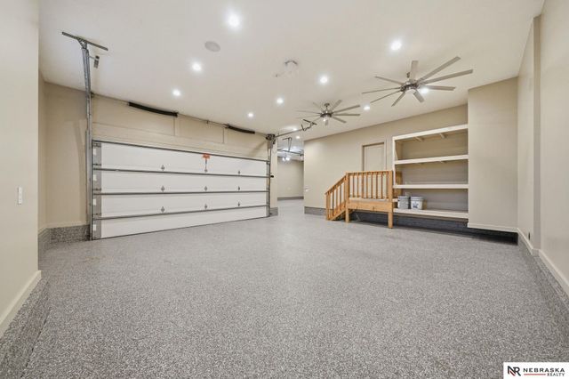 9700 Thornwood Circle, Lincoln, NE 68512