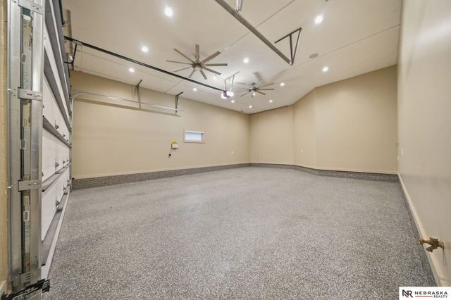 9700 Thornwood Circle, Lincoln, NE 68512