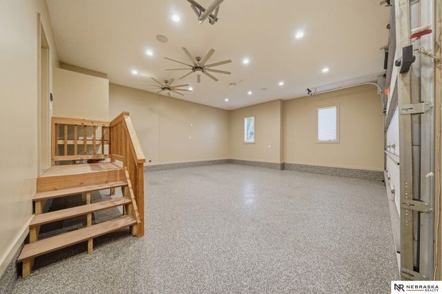 9700 Thornwood Circle, Lincoln, NE 68512