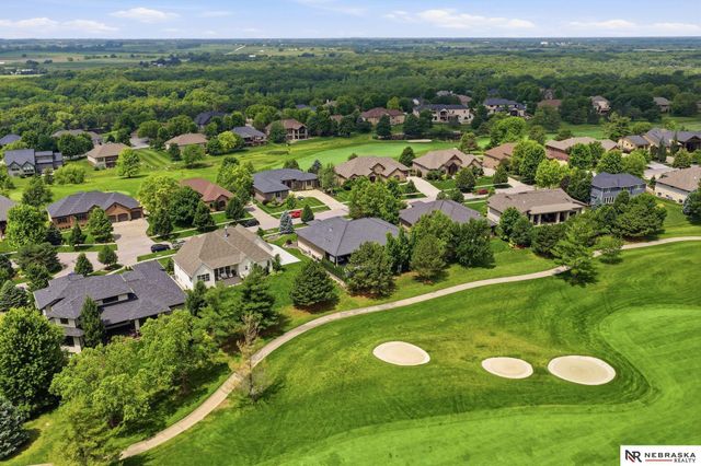9700 Thornwood Circle, Lincoln, NE 68512