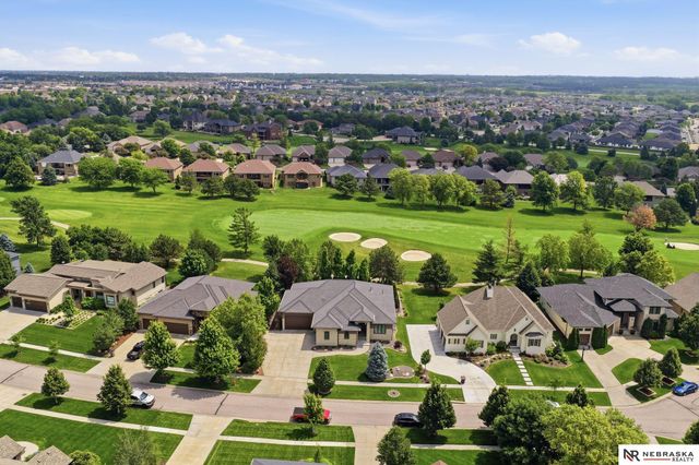 9700 Thornwood Circle, Lincoln, NE 68512