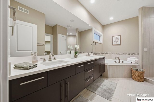 9700 Thornwood Circle, Lincoln, NE 68512